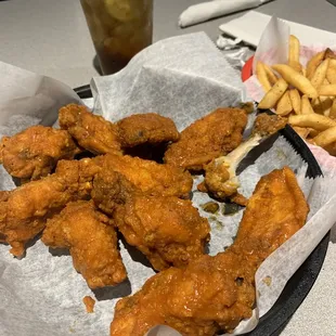 Garlic wing, fries and a tasty beverage.