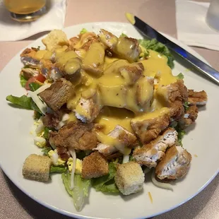 Salad with fried chicken and honey mustard dressing - small
