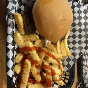 Hamburger w/seasoned fries