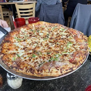 Xl large pizza with green peppers