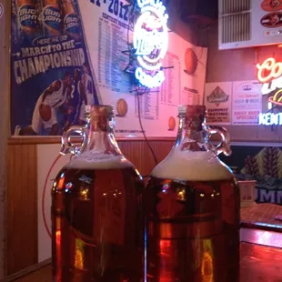 Coach's sells growlers!  They have 10 beers on tap including Great Lakes, Stella, Rivertown Porter, Kentucky Ale, Harpoons
