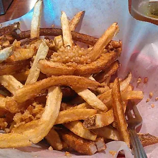 Fresh cut fries, with garlic
