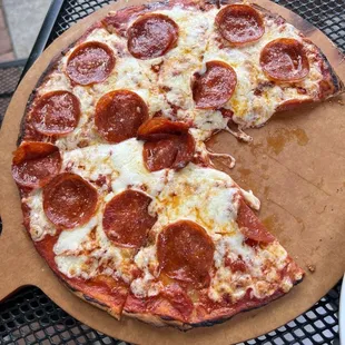 &gt 9 " Cauliflower Pizza with regular sauce and pepperoni.