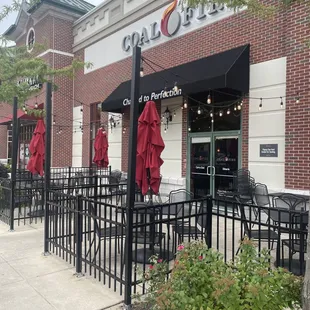 the outside of the restaurant