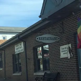 the outside of a restaurant