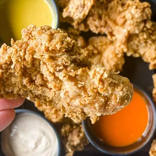 fried chicken with dipping sauce