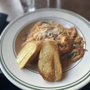 Cream Garlic Seafood Pasta