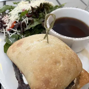 Steak sandwich with salad