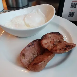 poached eggs and chicken sausage