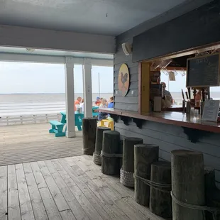 Fun little waterfront restaurant/ bar