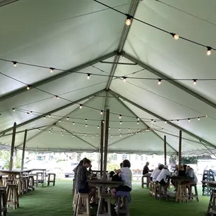 Outdoor tent for safe relaxed dining