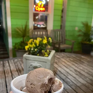  hand holding a cup of ice cream