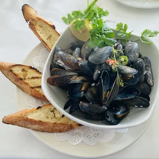 Our Famous Pot of Steamed Mussels*