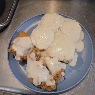 Chicken biscuits and gravy