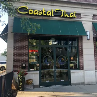 Entrance located on Sycamore Street