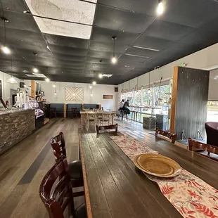 a table and chairs in a coffee shop