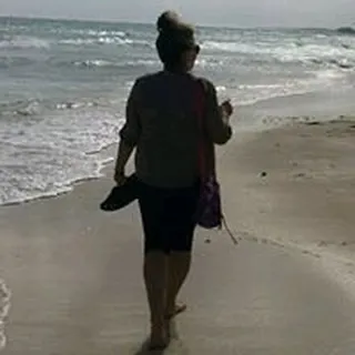 Lori E.