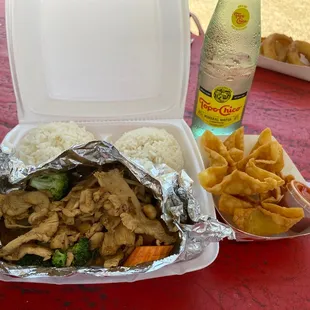 Pad Garlic w chicken, crab ran goon - yummy!