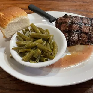 10 oz steak with green beans.