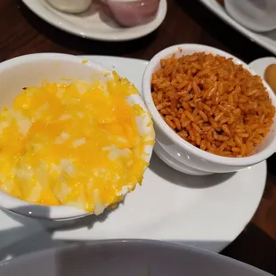 Mac n cheese, red rice