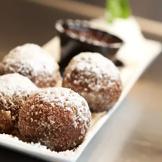 Dip Sum Doughnuts to go