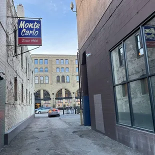 Approaching entrance (blue, to the right)