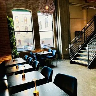 First arrive and had the place to ourselves for about 5 min before it filled up fast.