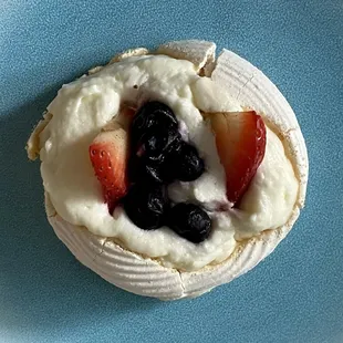Pavlova dessert