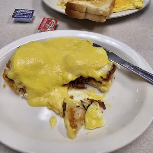 Eggs Benedict w/bacon