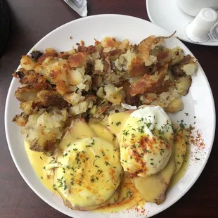 Eggs Benedict, hash browns were sooo good!