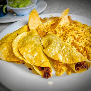 Hard shell ground beef taco plate with toppings on the side. Delicious.