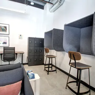 Hot Desk, Phone booths, lockers