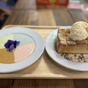 Honey Toast with 4 dipping sauces