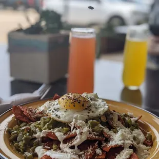 Sunday brunch: chilaquiles con nopales