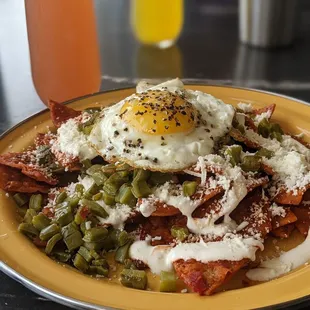 Sunday brunch: chilaquiles con nopales