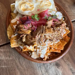 Chilaquiles rojos y verdes.