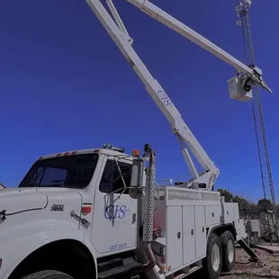 CIS Wireless Broadband does not require you to load any software to get the service. CIS technicians will set up and configure the hardware.