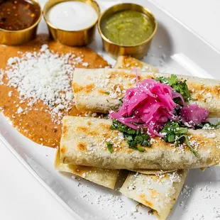 Burritos de Machaca con frijoles puercos