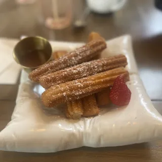 CHURROS CON CAJETA
