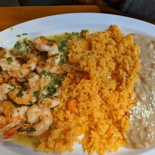 Camarón Al mojo de ajo  (Shrimp sauteed in a garlic sauce)