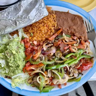 Lunch Fajita Vegana- guacamole is included!
