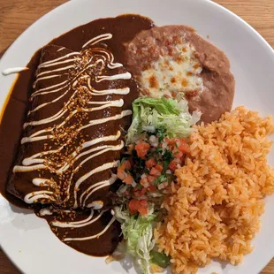 Mole enchiladas