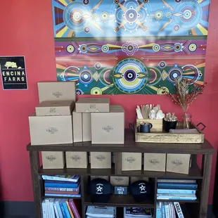 Decor &amp; merch