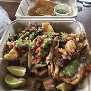 a tray of tacos and chips