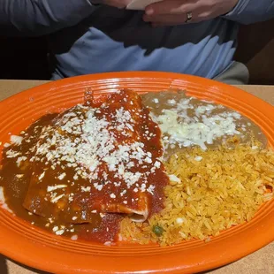 Combination platter with a chicken enchilada and a chicken burrito