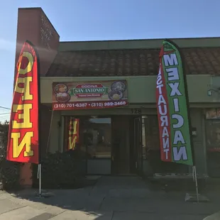 the front of a mexican restaurant