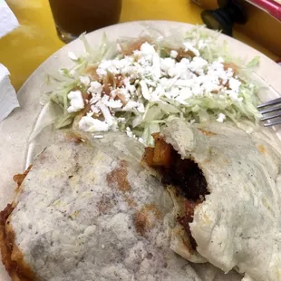Gorditas al comal! De carne de puerco en salsa roja, o en salsa de tomate con chile