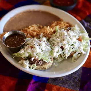 2 Sopes Tapatios