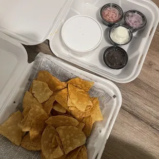 This is how it was packing on the inside , very neat but where the toppings lol. Horrible