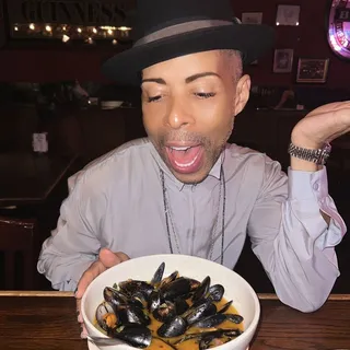 Cock and Bull Mussels in White Wine Sauce